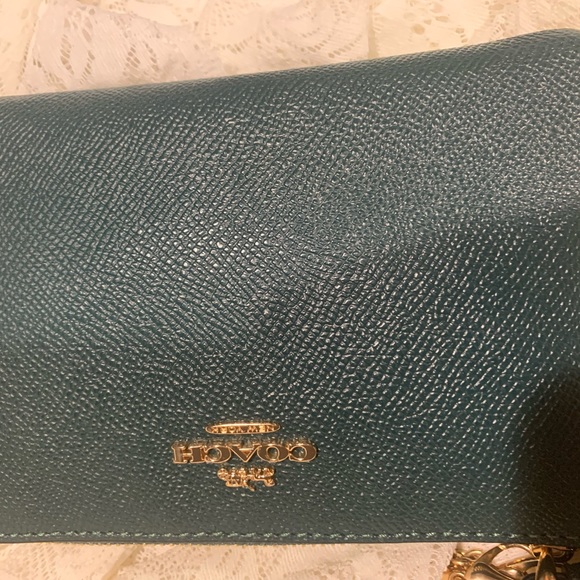 Coach Wristlet with 2 charms- Forest Green -new - Picture 9 of 16